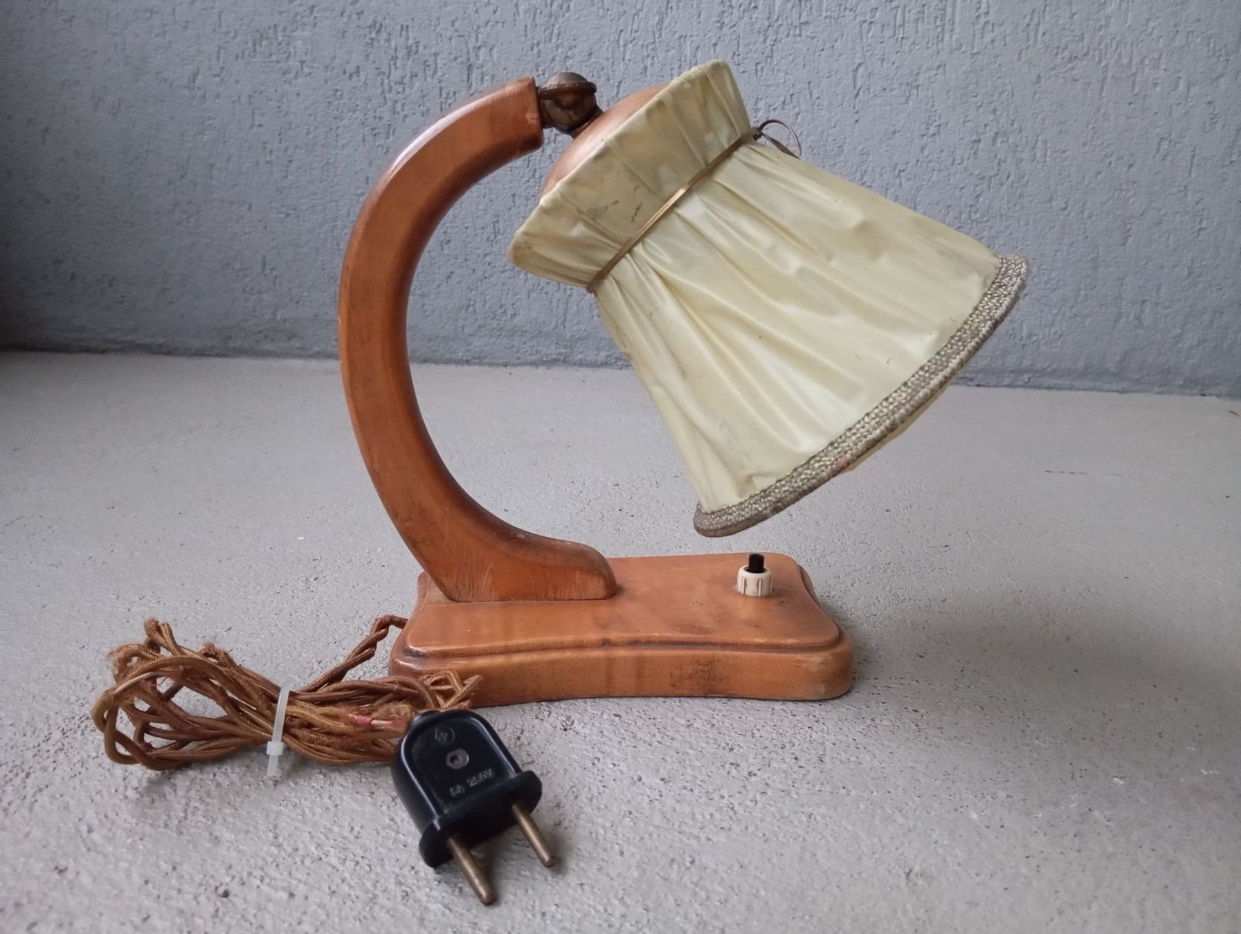 Lampen: Vintage Lampe aus Holz 19cm – Defekt aus Zeneggen von shemesh_