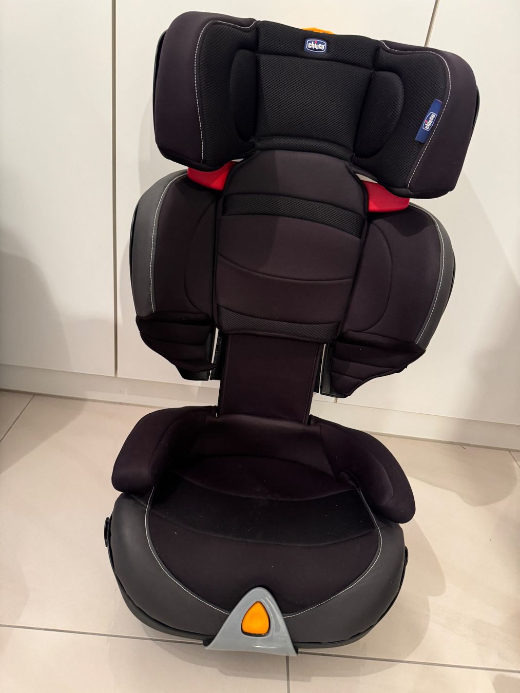 Chicco Seggiolini per auto: Chicco Autositz, Schwarz/Grau 15-36kg – Usato da Kloten venduto da S.Bout78 1
