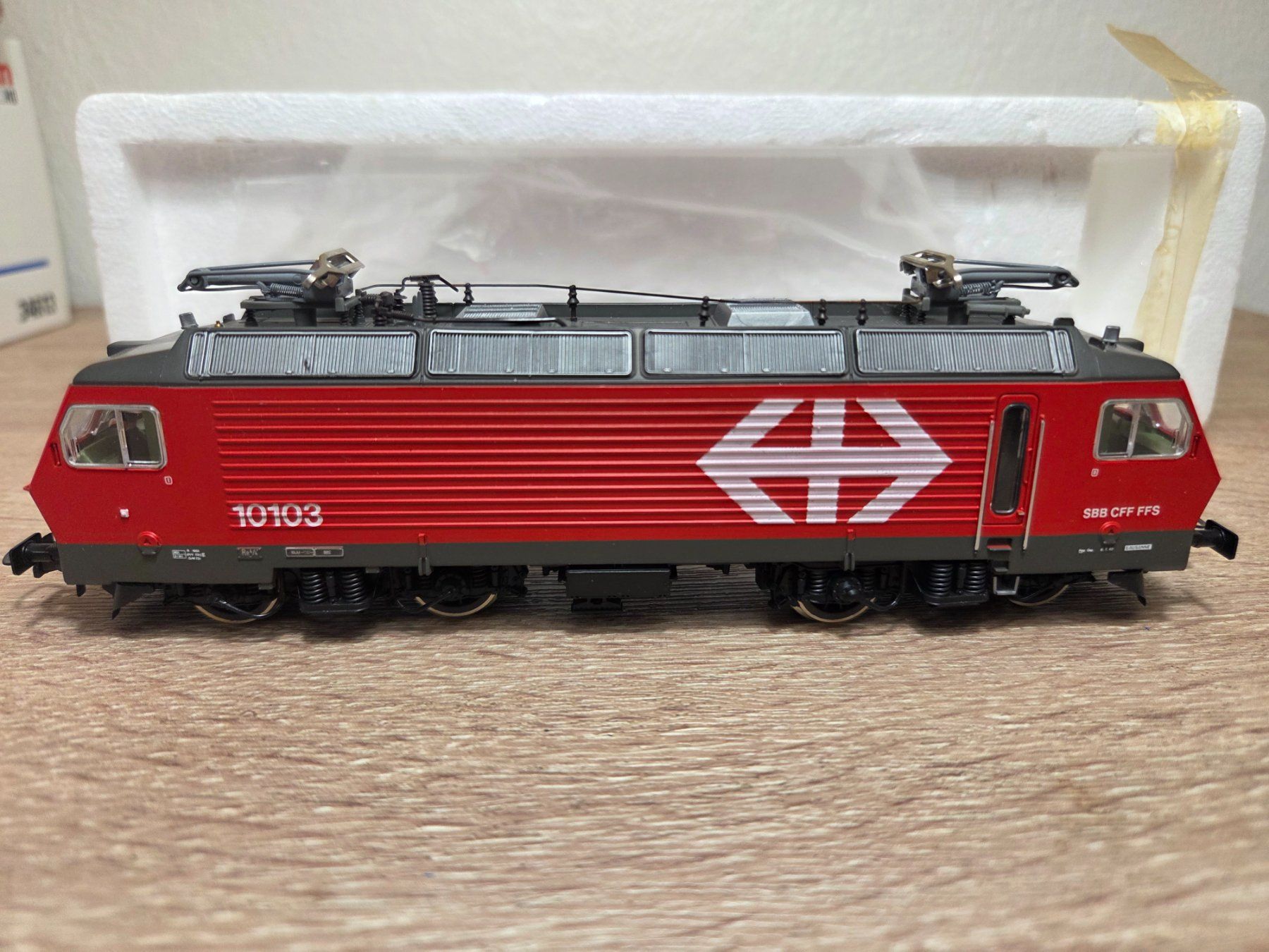 Roco Modellini di ferrovie: Roco 10103 E-Lok SBB H0 – Usato da St-Aubin-Sauges venduto da Lo_Go