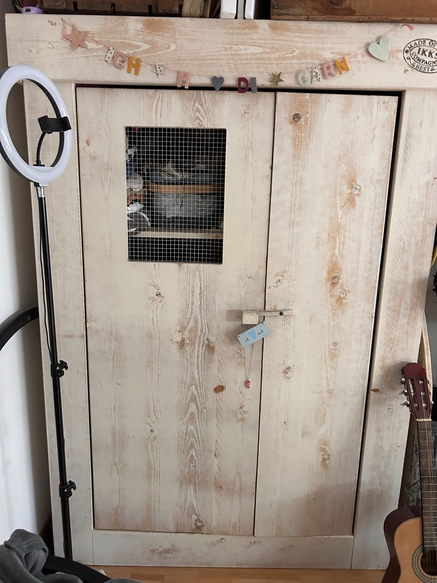 Schränke: weisser Schrank aus Holz – Gebraucht aus Villnachern von Ernick 1