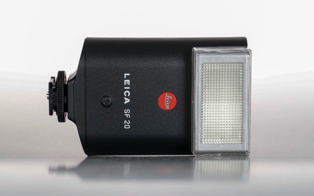 Leica Blitze: Leica SF 20 – Gebraucht aus La Tour-de-Peilz von Artbourbon