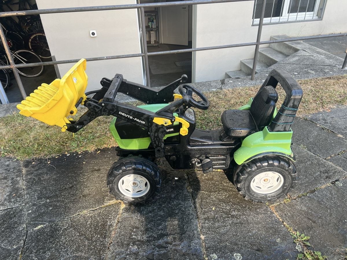 Deutz Veicoli per bambini: Kinder Traktor Deutz-Fahr mit Frontlader / Schaufel – Usato da Basel venduto da Isi_takes_it_easy 2