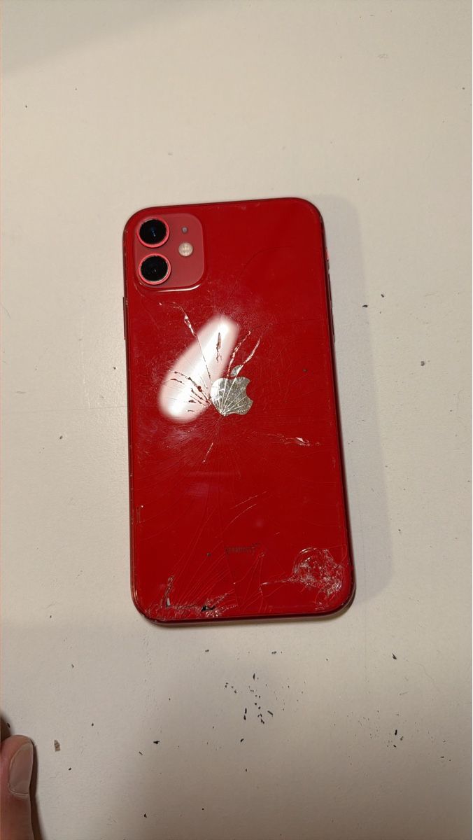 Apple Telefoni cellulari / Smartphones: Smartphone Apple iPhone 11 rouge – Usato da Villeret venduto da JojololoX9