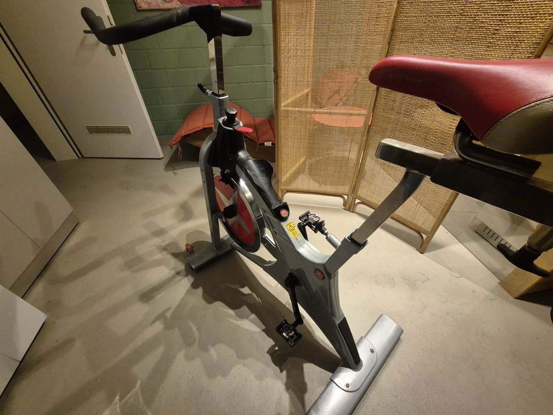Schwinn Hometrainer: Schwinn IC Evolution Indoor Cycle – Studio-Qualität – Usato da Herrliberg venduto da Malvernian121 1