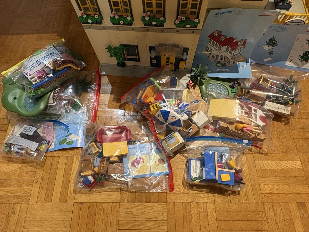 Playmobil Casette per bambini: Playmobil Einfamilienhaus mit 2 Etage  – Usato da Einsiedeln venduto da 12Carina01 6