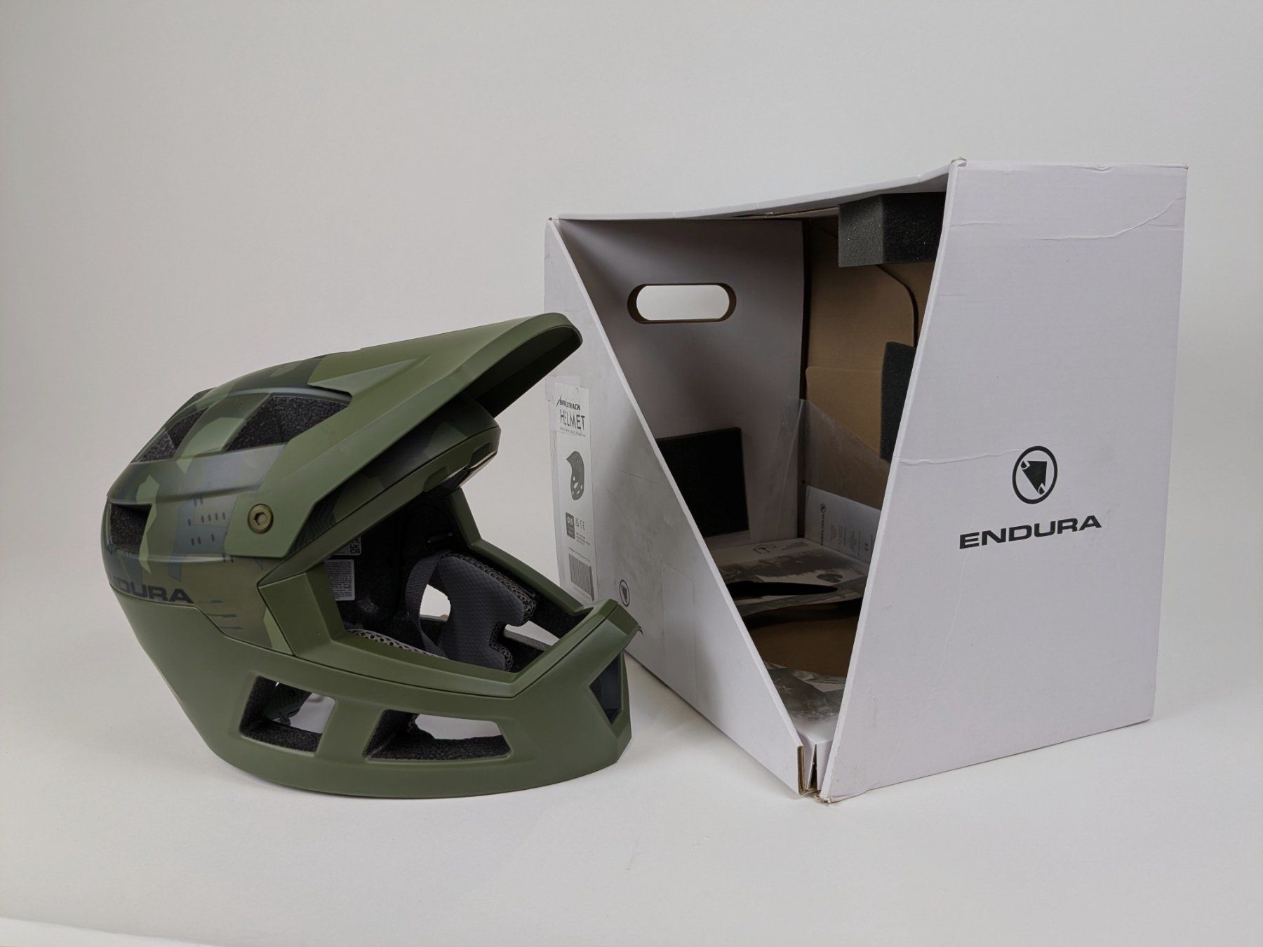 Endura Caschi: ENDURA Single Track Kinder MTB Velohelm – Nuovo (secondo la descrizione) da Dintikon venduto da Restwert_Dintikon