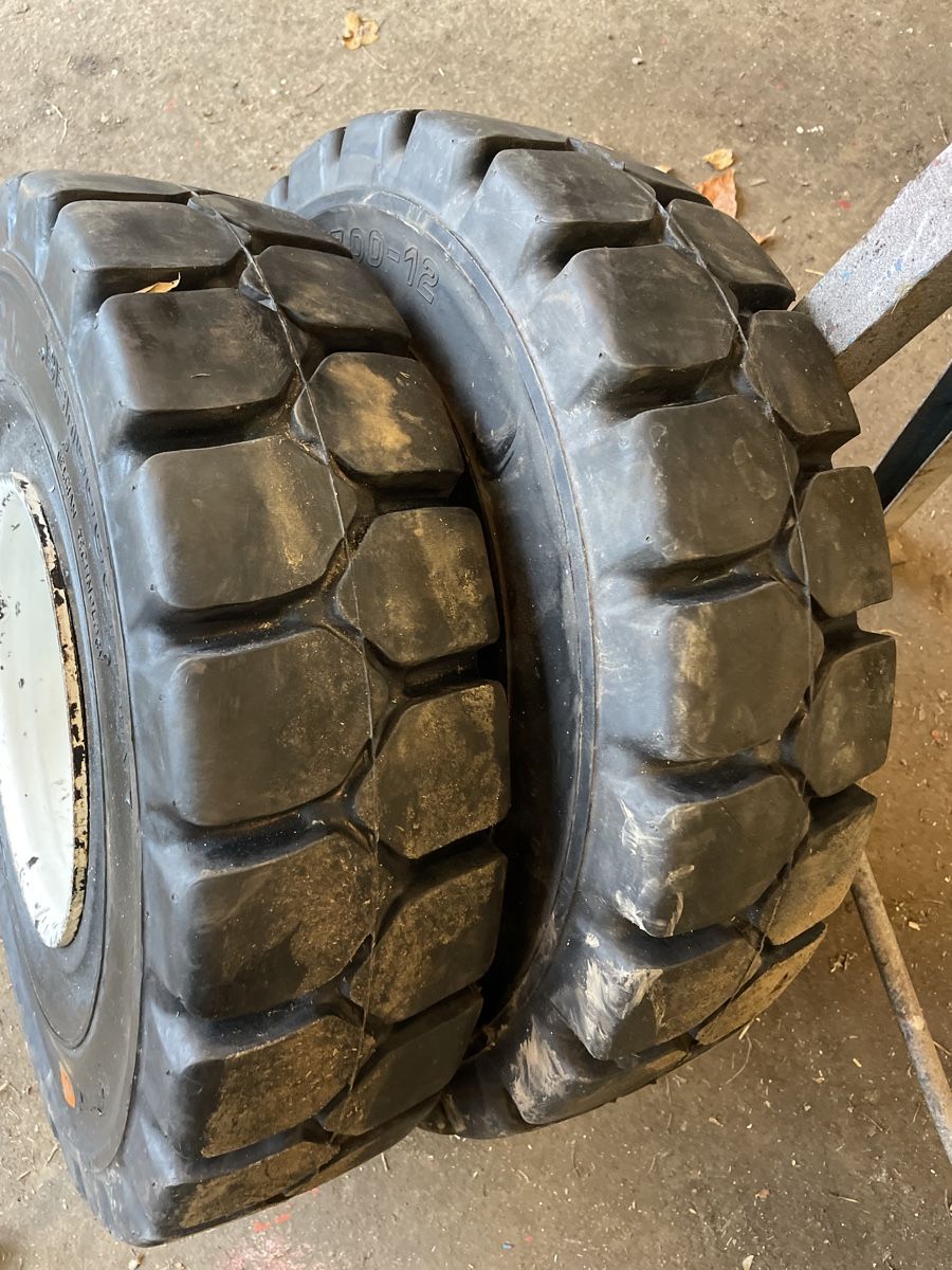 Carrelli elevatori e a forche: Staplerräder – Usato da Bubikon venduto da Bruno0087 1