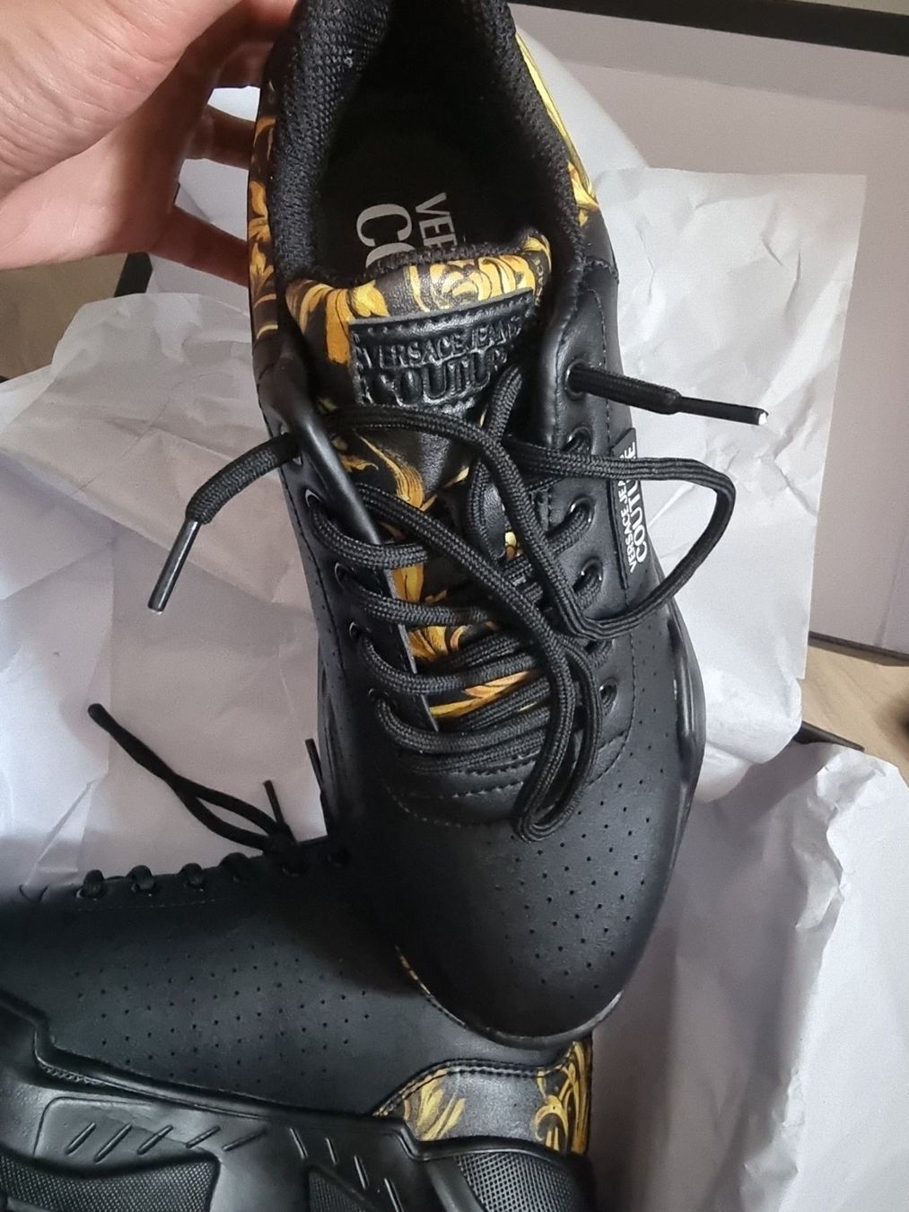 Versace Chaussures hommes: Versace Sneaker low 39 – Neuf avec emballage d'origine à Mauren par ehr_5cy6 2