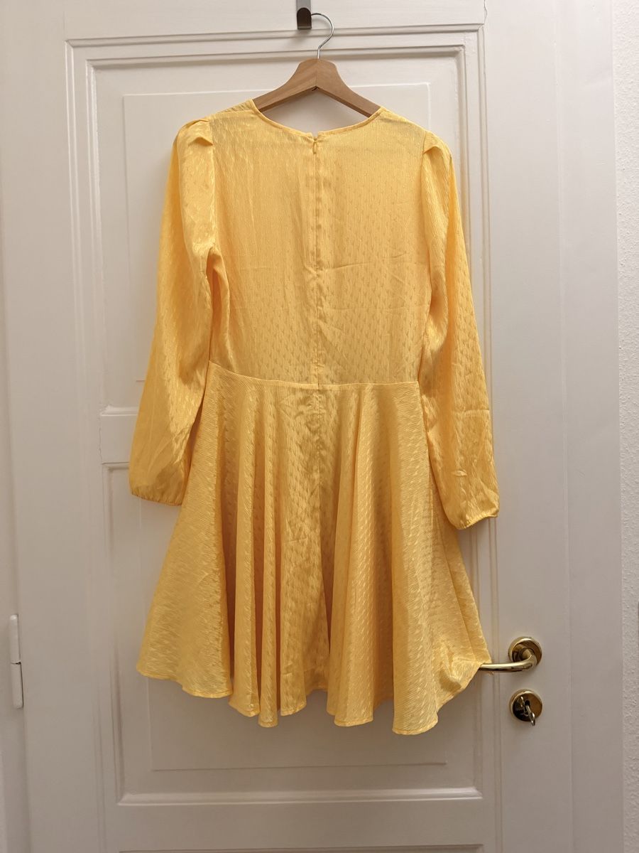 Maje Vestiti: Maje Yellow Dress - New with tags – Nuovo (secondo la descrizione) da Lausanne venduto da bea_z8jl 1