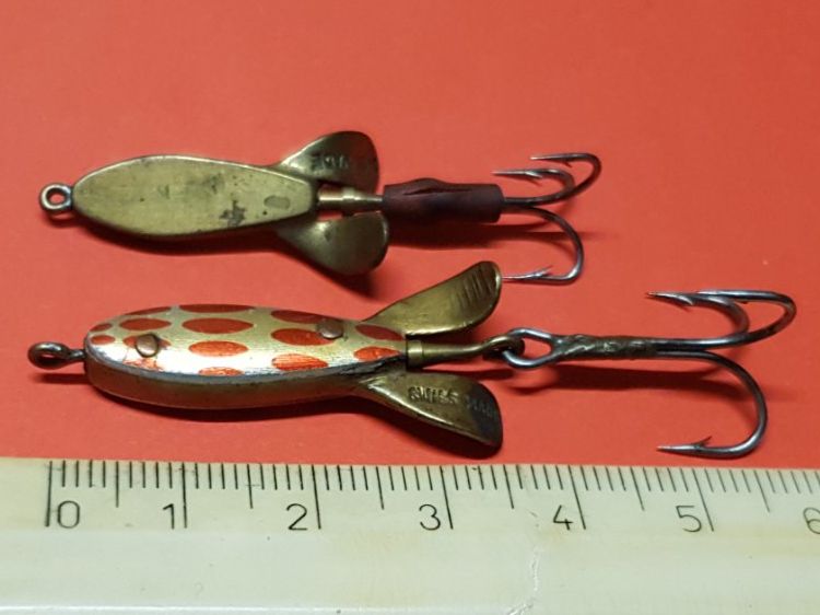 Köder: 2x alte Köder SWISS MADE Flachspinner Devon selten & rar – Gebraucht aus Dürnten von inreb73 2