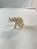 Ancienne petite sculpture éléphant, sculpté