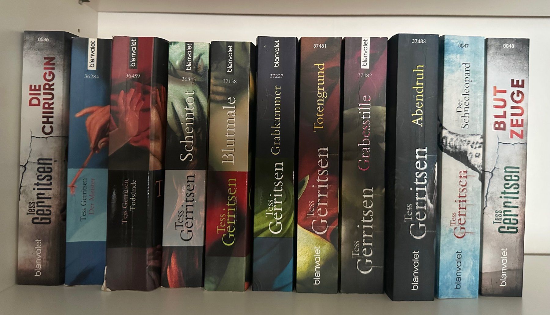 Livres: 11 Bücher von Tess Gerritsen – D'occasion à Pfäffikon ZH par AnjaAlbertin