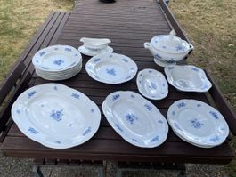 Altes Geschirr Set blaues Blumenmuster  von Tirschenreuth