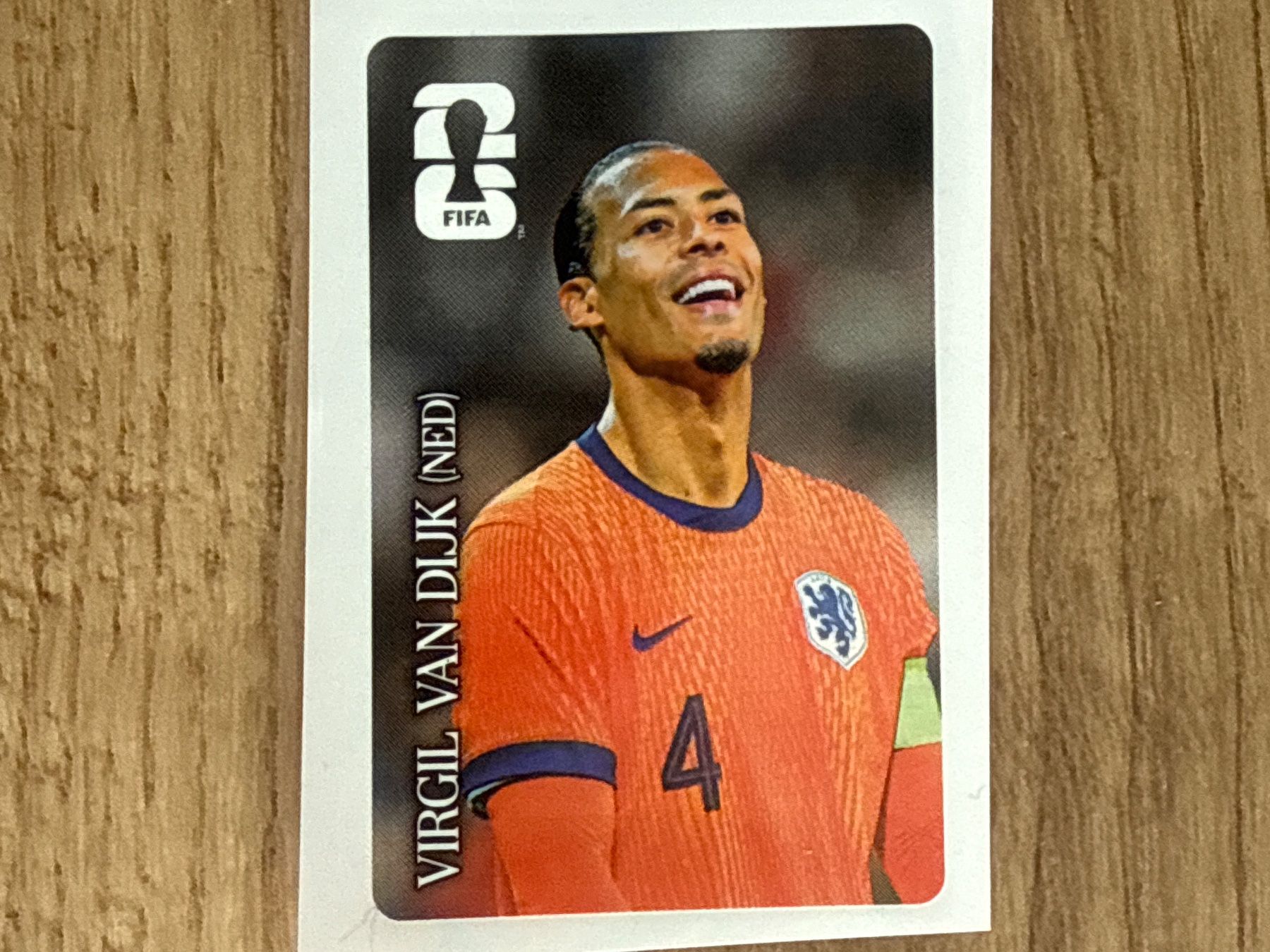 Panini Carte collezionabili: Panini Coca-Cola WM 2026 Sticker Virgil Van Dijk NED – Usato da Glattbrugg venduto da Schweigmatt