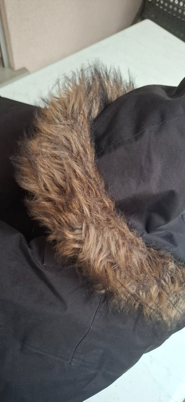 Giacche: Warm Winterjacke mit Kapuze – Usato da Zürich venduto da Pierrebn 2