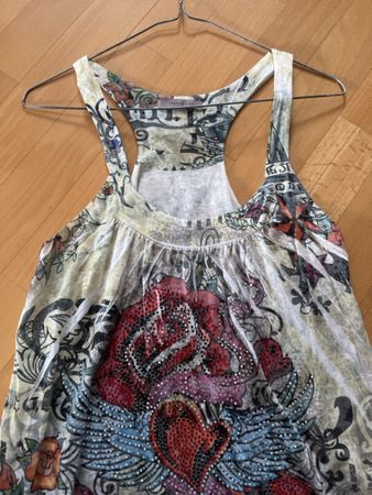 Robe de plage style rock, motif roses & cœur tatoué T1