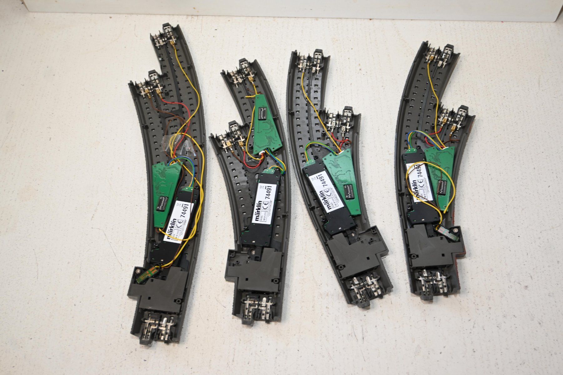 Märklin Modelleisenbahnen: Märklin C Weichen mit Antrieb + Decoder ohne OVP ,4 Stück – Gebraucht aus Laupen ZH von Zmoewe 1