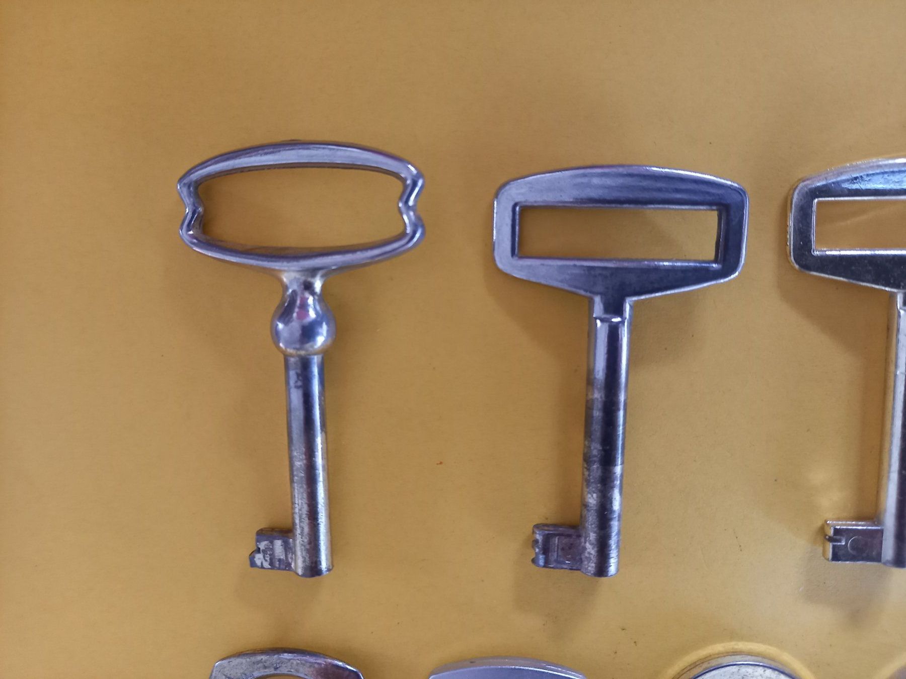 Chiavi: Lot de 10 clefs à panneton pour meubles – Usato da Rossens FR venduto da Souris1 6
