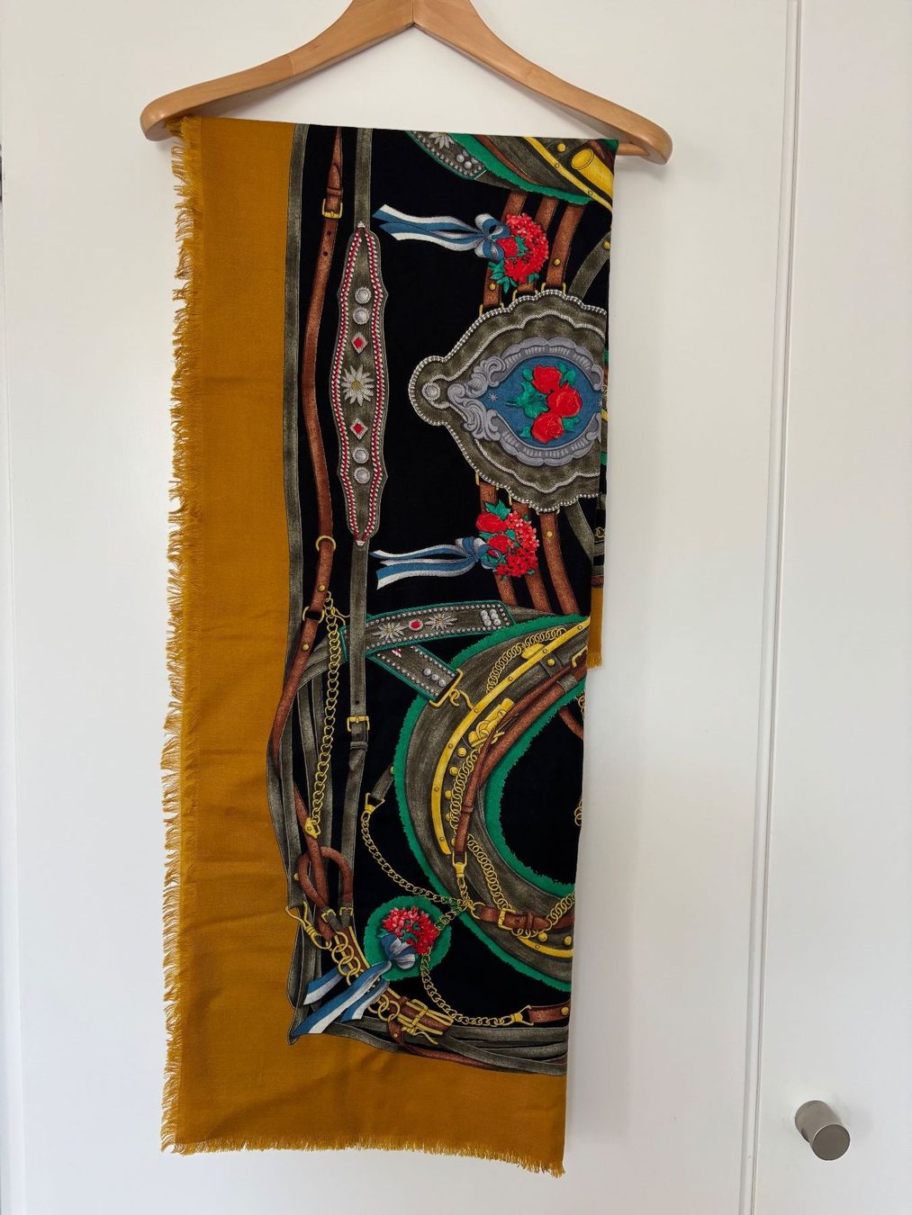 Gucci Foulard & Sciarpe: GUCCI  Wolle/Seide Schal 135x135cm – Nuovo (secondo la descrizione) da Herrliberg venduto da mayfi