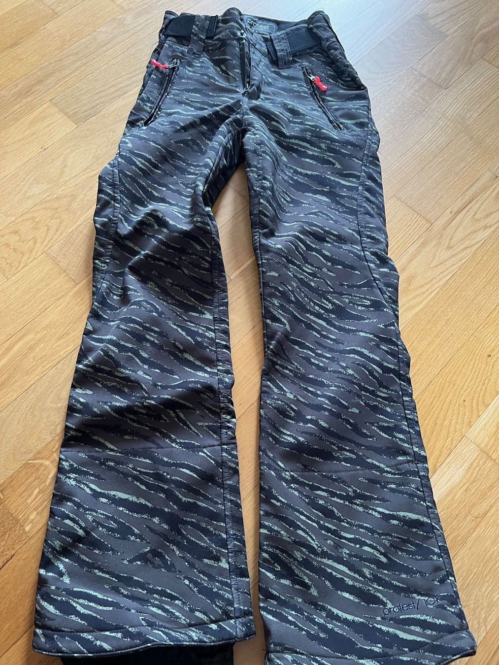 Pantaloni: Girls ski pants in size 152 – Usato da Münchenstein venduto da ArleneLM
