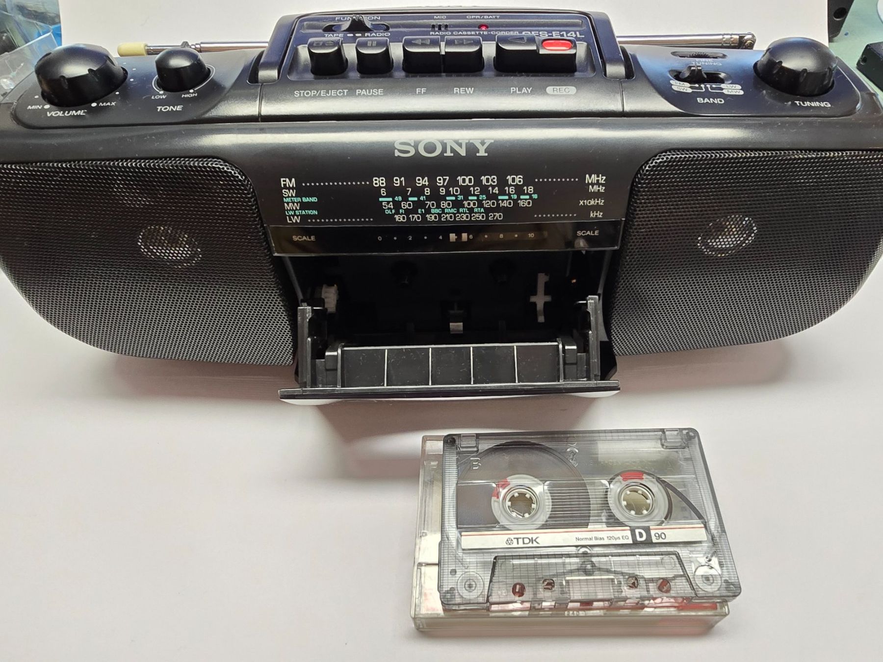 Sony Radios: SONY Radio Cassette CFS E14L – D'occasion à Balgach par Zwickau01 1