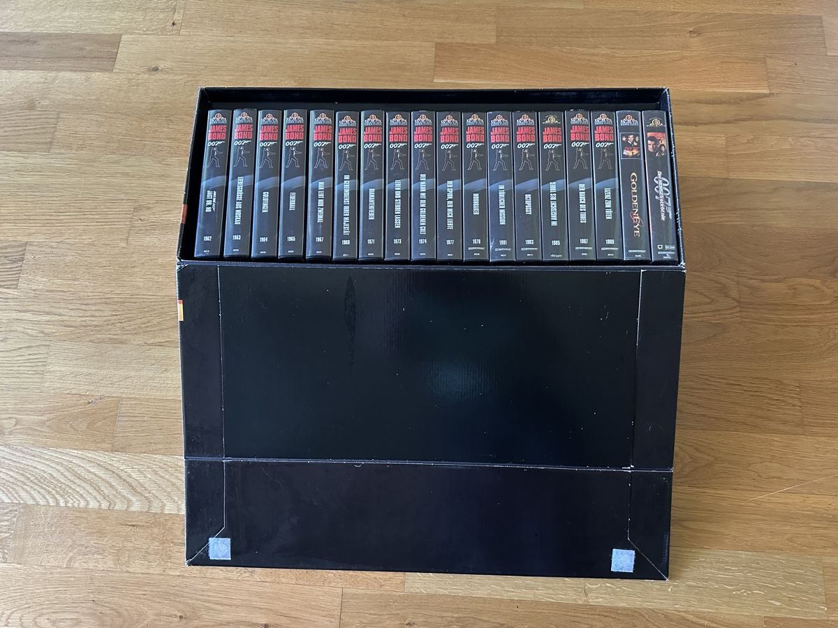 Toutes les VHS: 007 James Bond VHS Collection Box 18x – D'occasion à Bolligen par Bluejean1 3