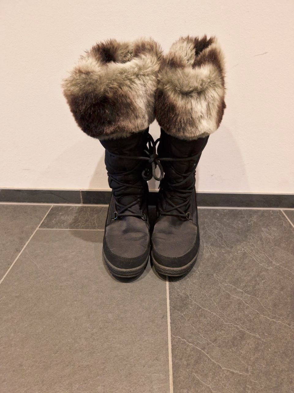 Scarpe da donna: Sehr warme Winterschuhe – Usato da Hägendorf venduto da Moni-F 2