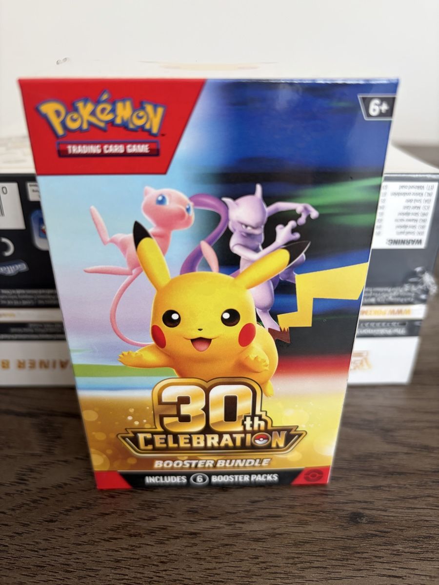 Pokémon Carte collezionabili: Pokemon 30th Celebration Booster Bundle  – Nuovo e nell'imballaggio originale da Frick venduto da TEMPLEOFTCG 2