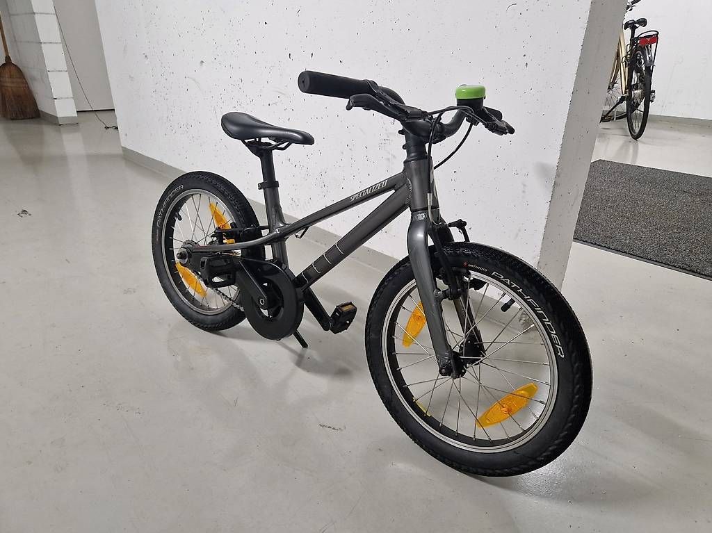 Specialized Velos: Specialized Jett 16 Singlespeed Kindervelo, Smoke - Silver – Gebraucht aus Mels von Schneider9 3