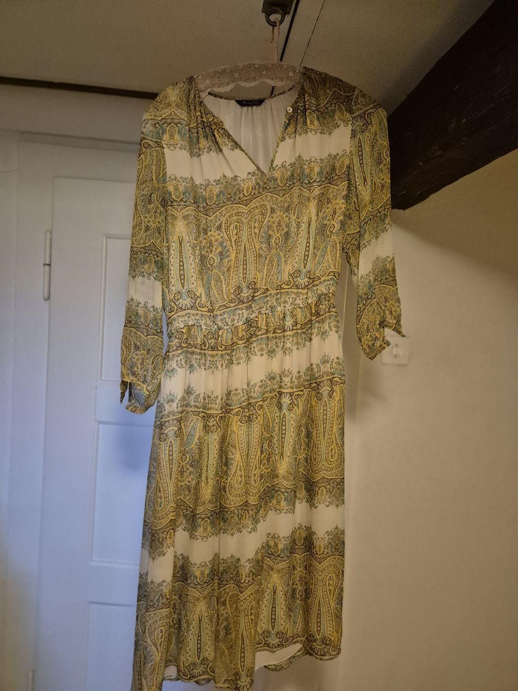 Massimo Dutti Vestiti: Seide Kleid Massimo Dutti Blumenmuster Grösse 40, Top – Nuovo (secondo la descrizione) da Herrliberg venduto da SELENONAUTKA