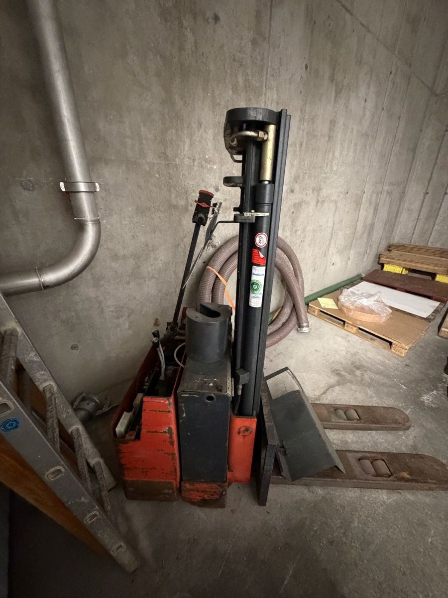 Linde Gabelstapler & Hubwagen: def Stapler ab Platz als Ersatzteillager – Defekt aus Algetshausen von Trikedriver 1