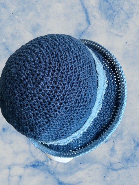 Copricapi, berretti & cappellini: Sonnenhut mit Jeansband – Nuovo e nell'imballaggio originale da Surava venduto da Kopfsache 1