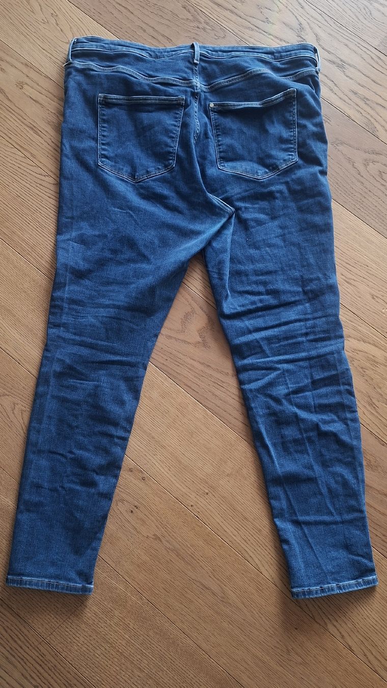 H&M Jeans: Blaue Jeans von H&M – Usato da Oberengstringen venduto da Kimchimon 1