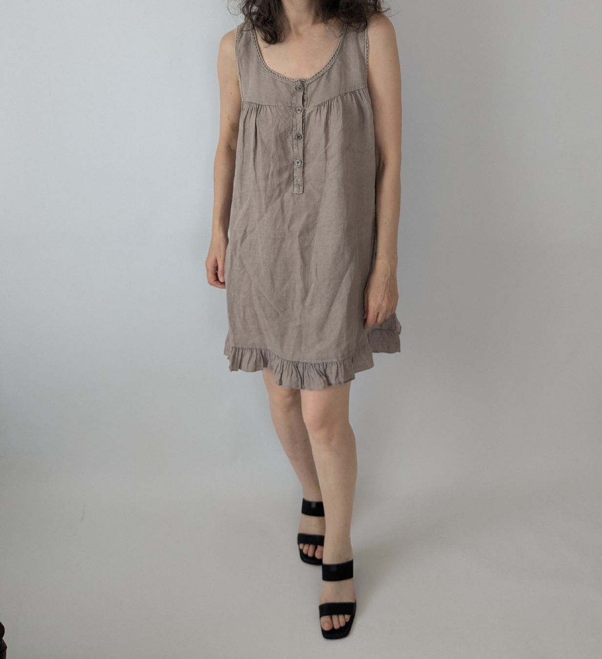 Kleider: Kleid Leinen beige Grösse M – Gebraucht aus Rorschach von olg_5qq2