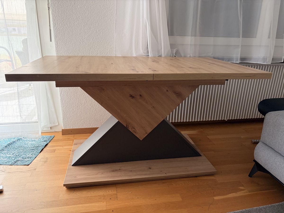 Set di tavolo e panche: Hochwertiger Esstisch mit Stühle – Usato da Aarburg venduto da jon_mw9q 3