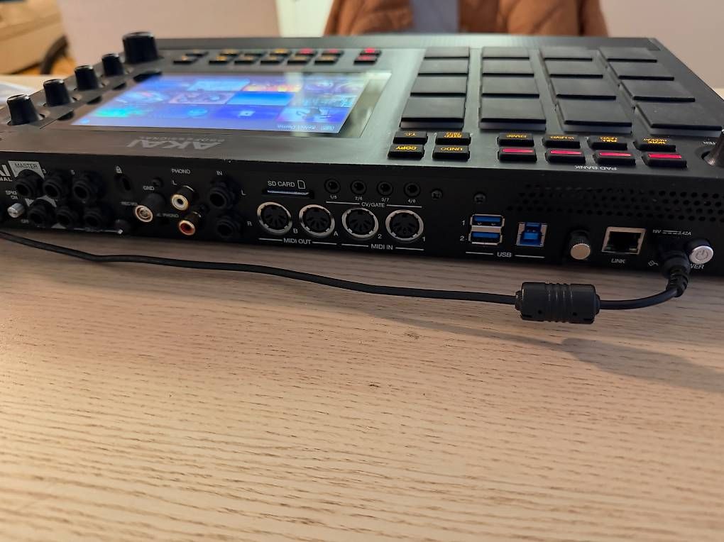 Musikinstrumente: AKAI MPC Live 2 – Gebraucht aus Forch von Ricaplus 3