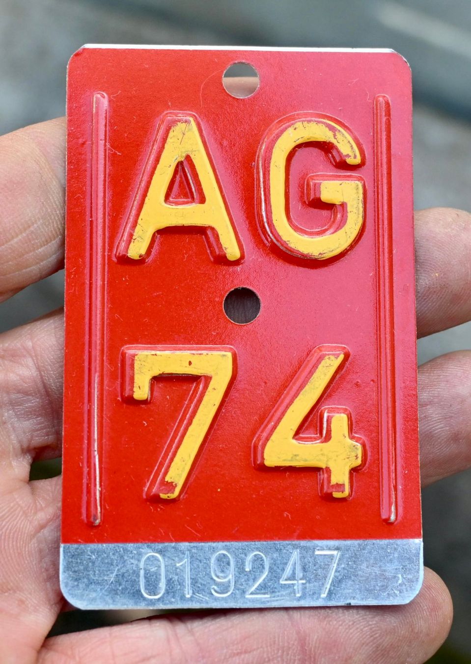 Insegne: Velonummer AG 74 von 1974 - Aargau – Usato da Pfaffhausen venduto da mono_rec