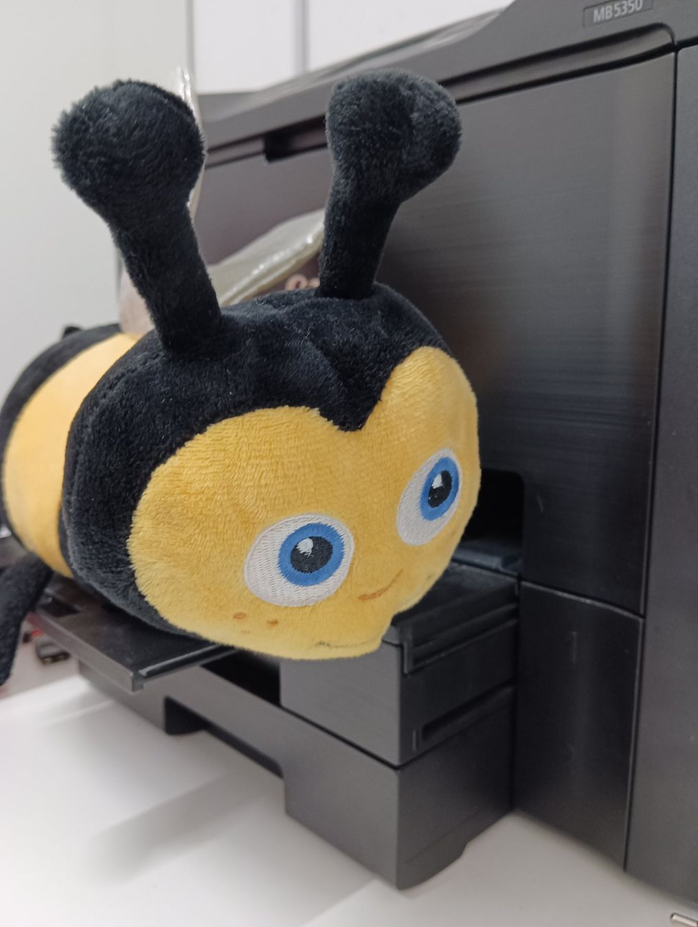 Coop Statuette: Sammelfigur Biene "Sunny" – Usato da Oberweningen venduto da Bumblebee2 1