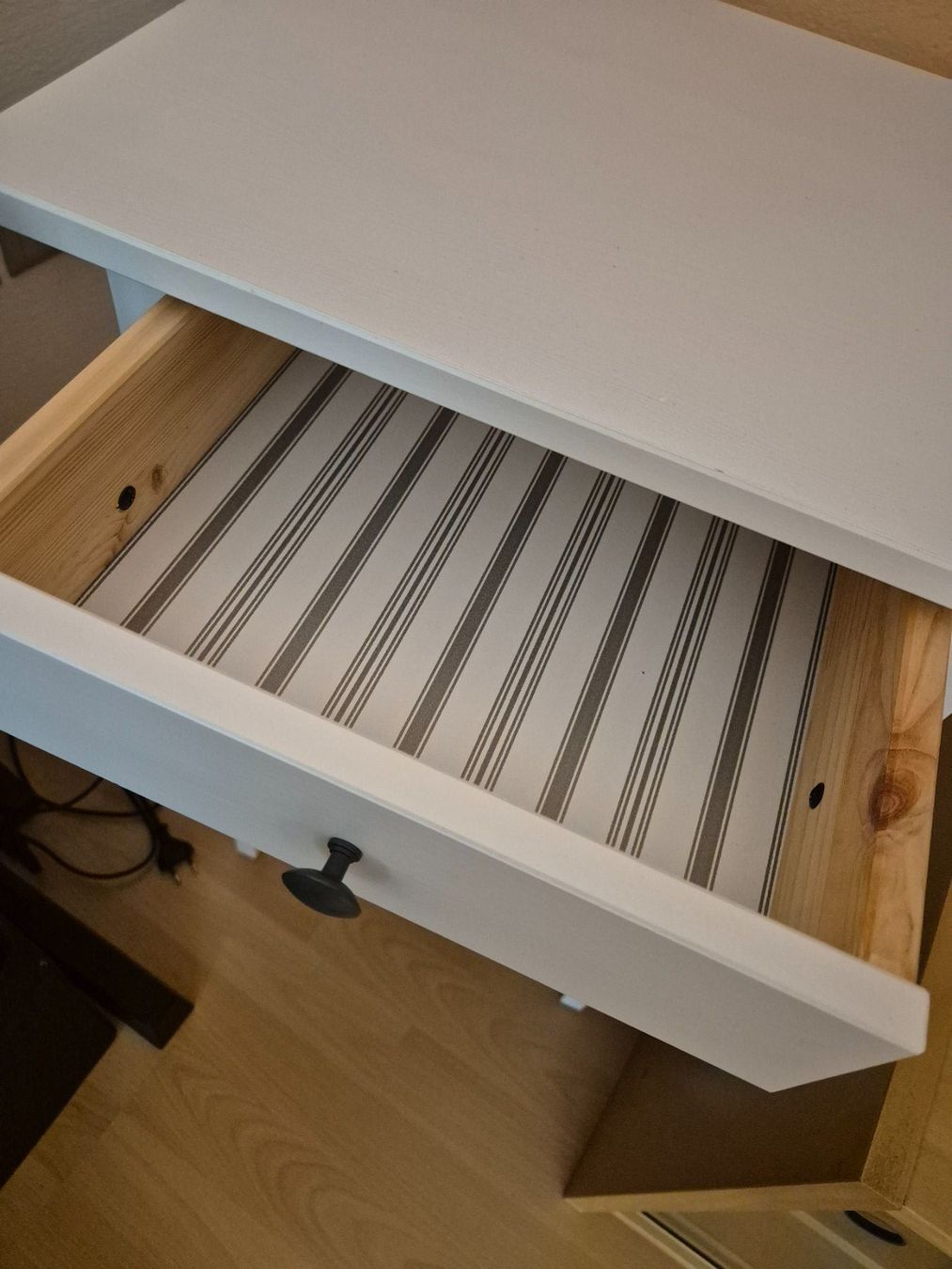 Ikea Tables de nuit: Ikea Ablagetisch weiss – D'occasion à Zunzgen par Flipflap02 1