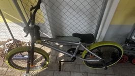 BMX Fahrrad grau mit gelben Reifen guter Zustand