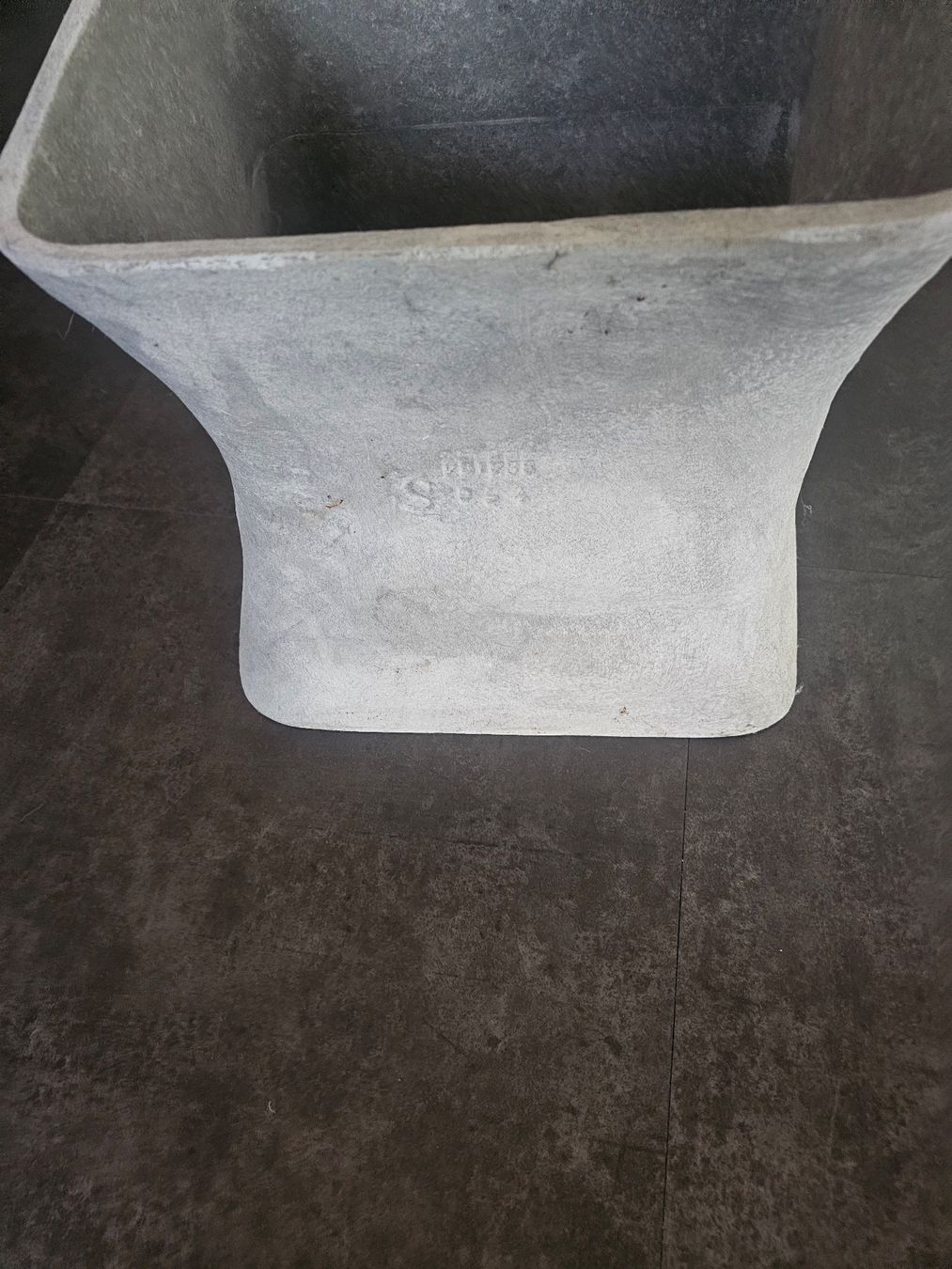 Tavoli: Table appoint béton - Design - Ecal Stuhl – Usato da Château-d'Oex venduto da bla_b6mv 7