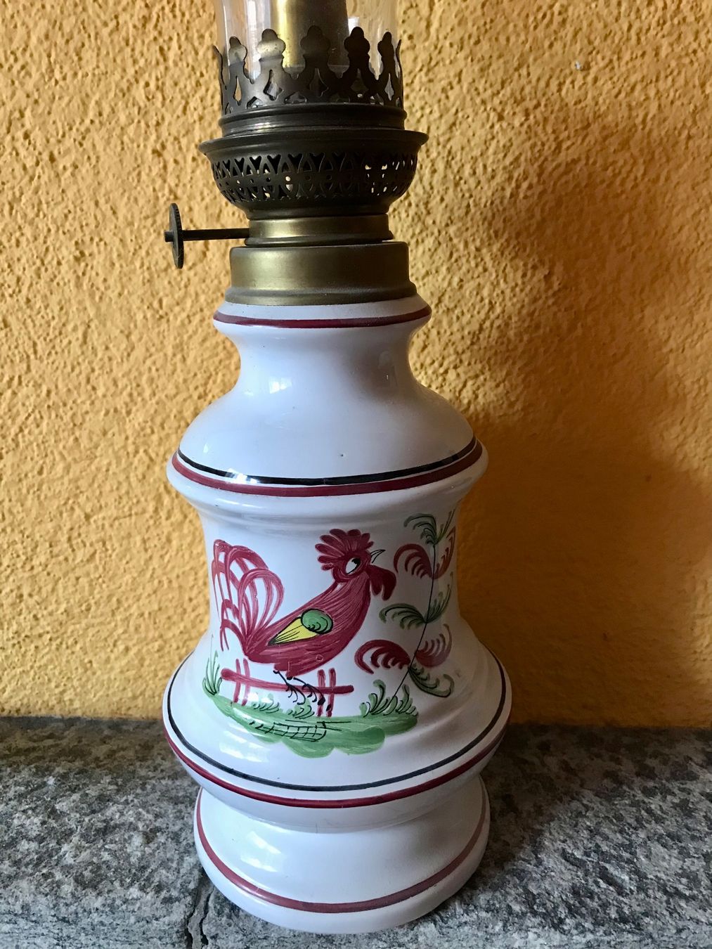 Lampade: Ancienne lampe à pétrole – Usato da Losone venduto da courrier