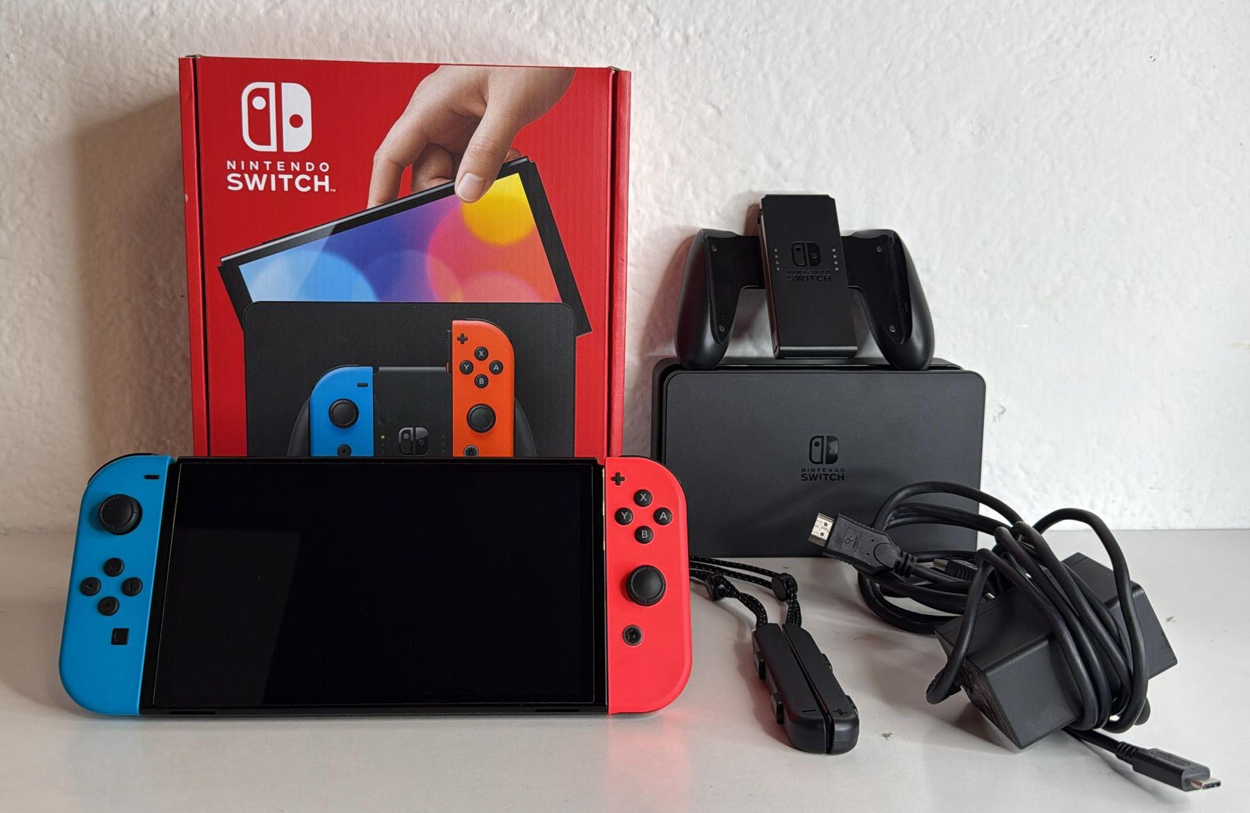 Nintendo Console: Nintendo Switch OLED Konsole mit OVP & Zubehör – Usato da Ehrendingen venduto da lax21 2
