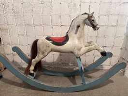 Antikes Schaukelpferd - Vintage-Rarität für Liebhaber