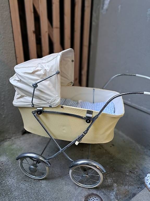 Wisa Gloria Carrozzine per bambole: Wisa Gloria Puppenwagen – Usato da Winterthur venduto da Pitschna88
