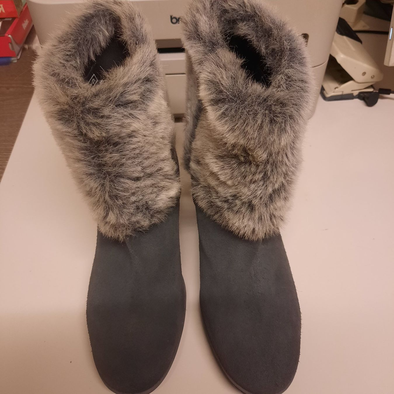 Scarpe da donna: echte Wildleder Stiefeletten – Nuovo (secondo la descrizione) da Buochs venduto da Nyima21