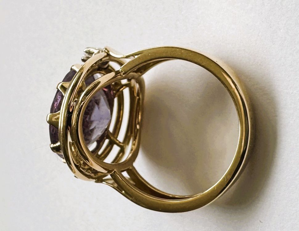 Goldring 18Karat mit Amethyst und 2 Brillanten 4