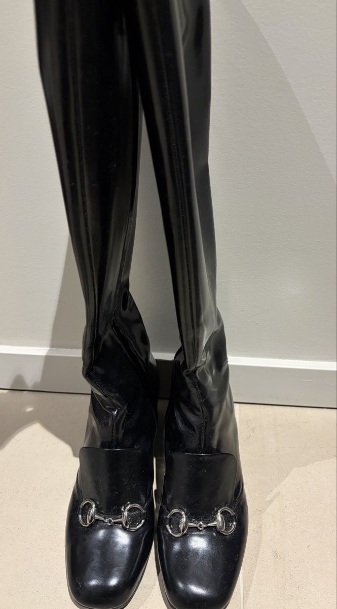 Gucci Scarpe da donna: Gucci knee high black boots 37 – Usato da Cologny venduto da sab_xh7v 2