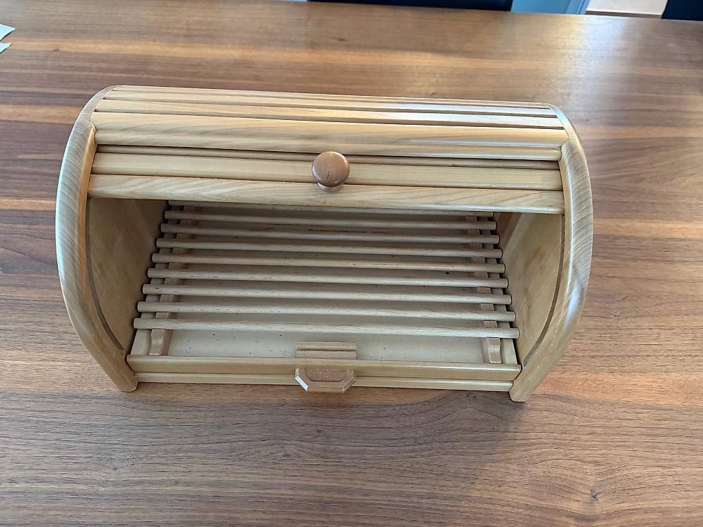 Contenitori & Simili: Brotkasten massiv Kirsche mit herausziehbarem Brotbrett – Usato da Freidorf TG venduto da joanmo 1