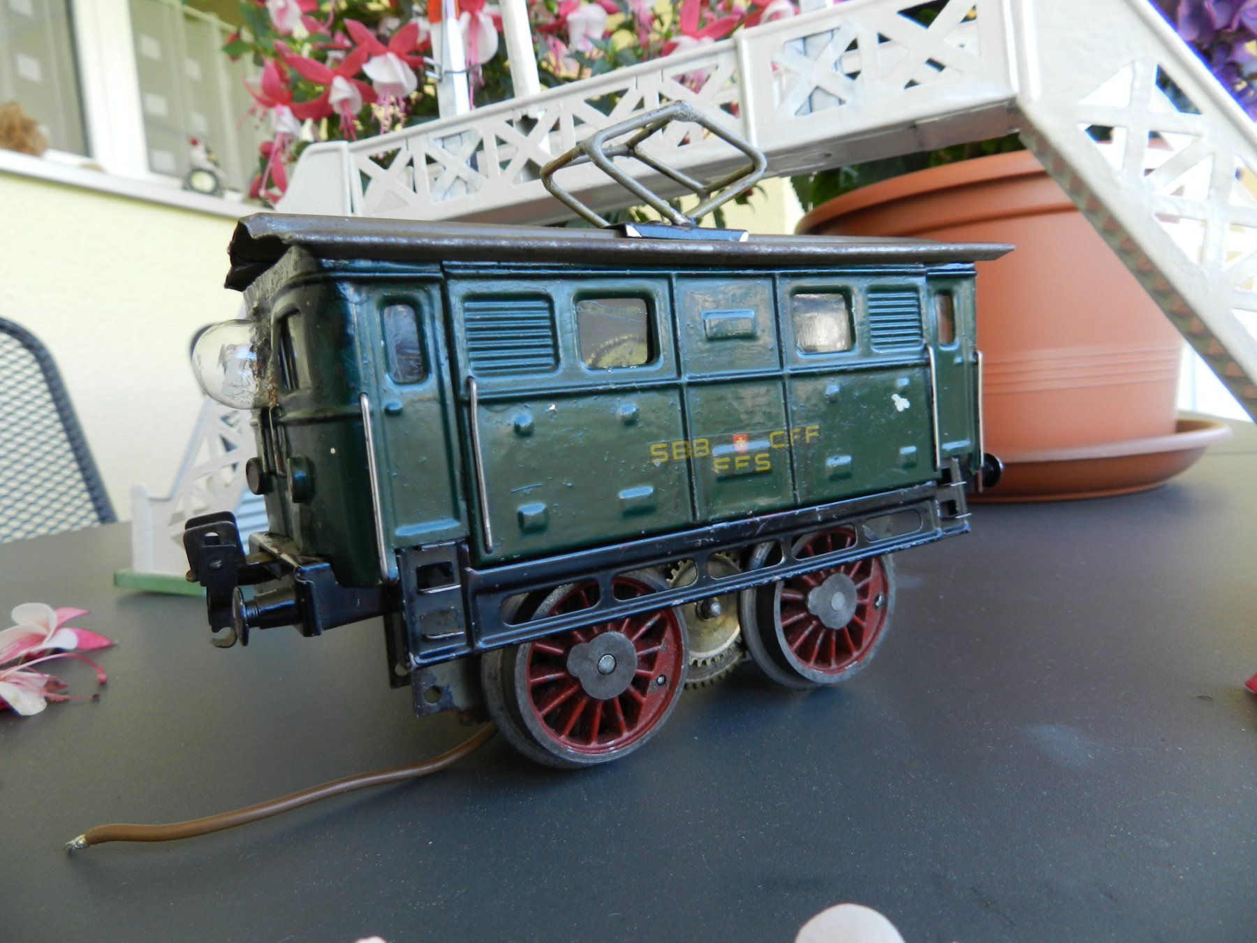SBB/CFF/FFS Modelleisenbahnen: SBB Elektrolok 20V Sp.0mit Laufstegbr.u.Signal – Defekt aus Steinach von Silva141 4